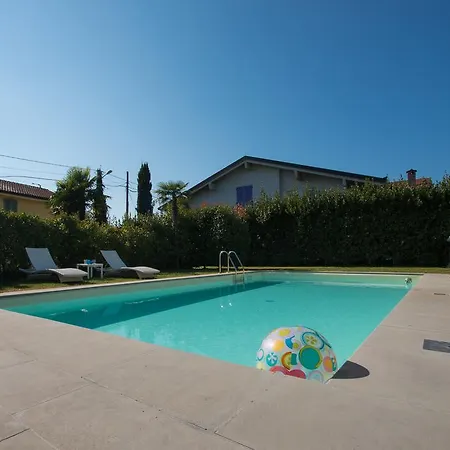 ヴィラ Versilia Sains Souci マリーナ・ディ・ピエトラサンタ